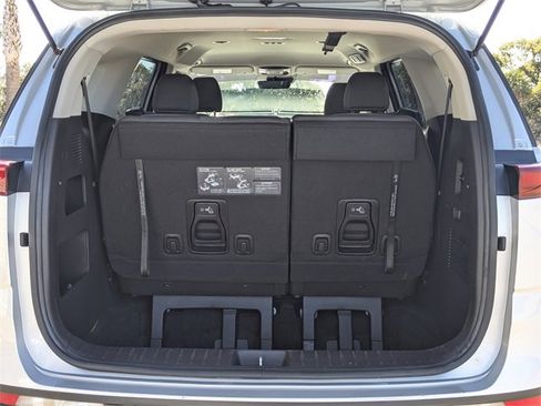 Certified 2023 Kia Carnival LX image 13