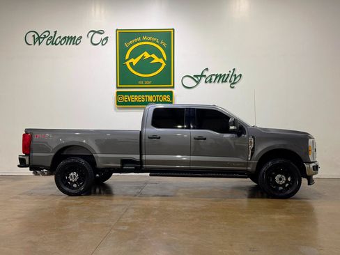 Used 2024 Ford F250 XLT AWD/4WD image 9