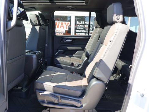 New 2026 Chevrolet Suburban High Country AWD/4WD image 28
