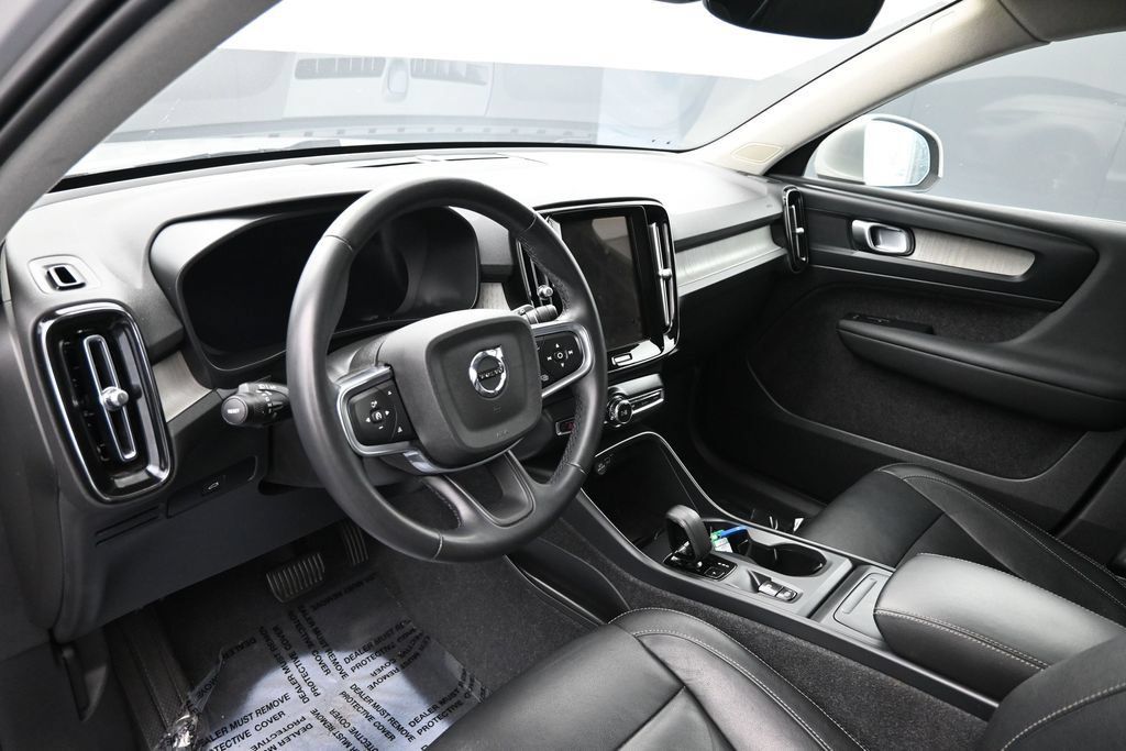 Used 2024 Volvo XC40 B5 Core AWD/4WD image 18