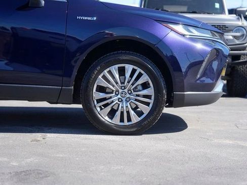 Used 2021 Toyota Venza Limited image 4