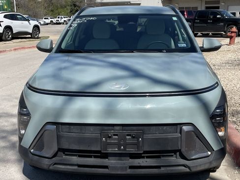 Used 2025 Hyundai Kona SEL image 2