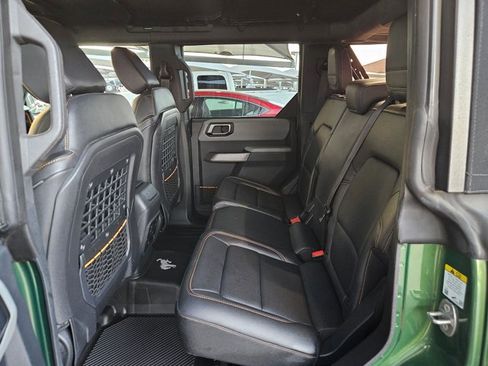 Used 2022 Ford Bronco Badlands w/ Sasquatch Package AWD/4WD image 14