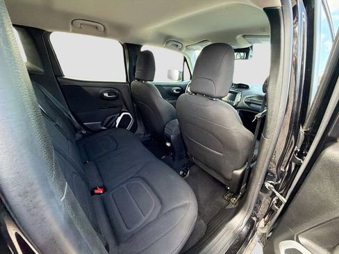 Used 2019 Jeep Renegade Latitude w/ Cold Weather Group image 25