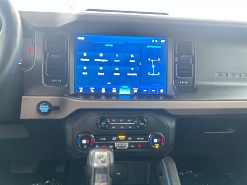 Used 2024 Ford Bronco Wildtrak image 23