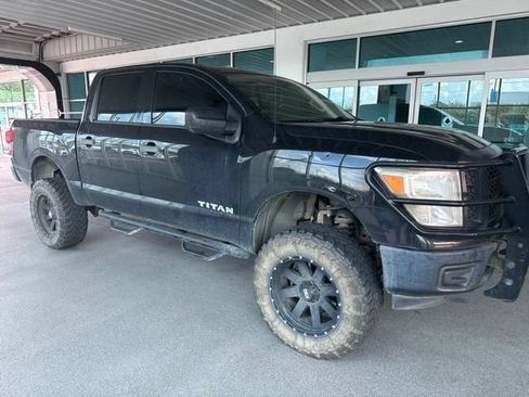 Used 2017 Nissan Titan S AWD/4WD image 6
