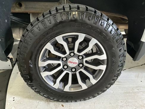Used 2022 GMC Sierra 1500 AT4 w/ AT4 Premium Package AWD/4WD image 18