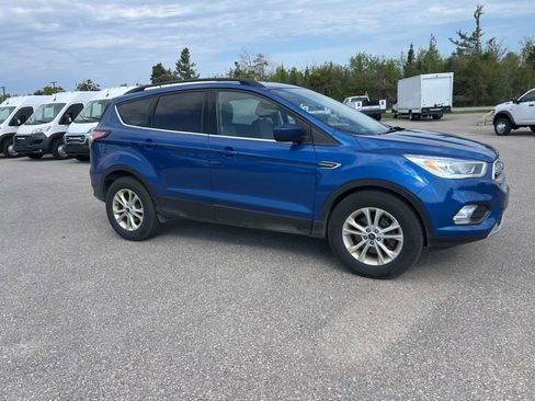 Used 2017 Ford Escape SE w/ Equipment Group 201A AWD/4WD image 11