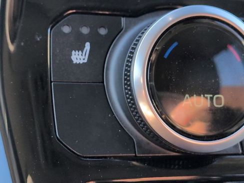 Used 2023 Toyota Highlander XLE image 22