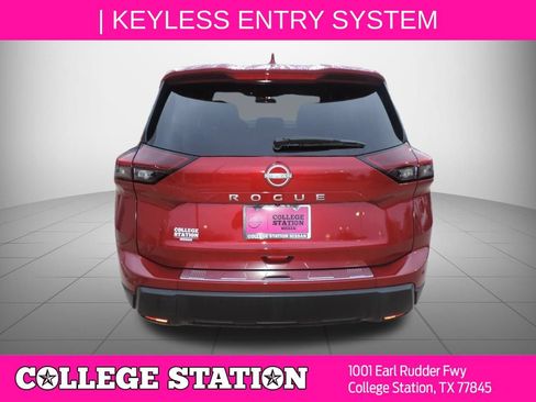 Certified 2025 Nissan Rogue SV FWD image 5