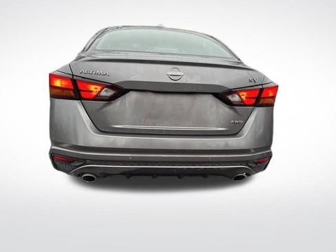 Used 2024 Nissan Altima 2.5 SV w/ SV Premium Package image 12