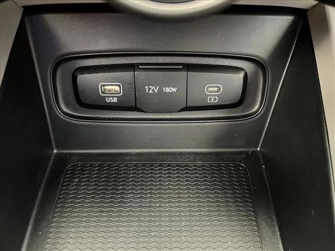 Used 2025 Hyundai Venue SEL FWD image 15