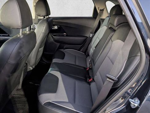 Used 2022 Kia Niro EX image 18
