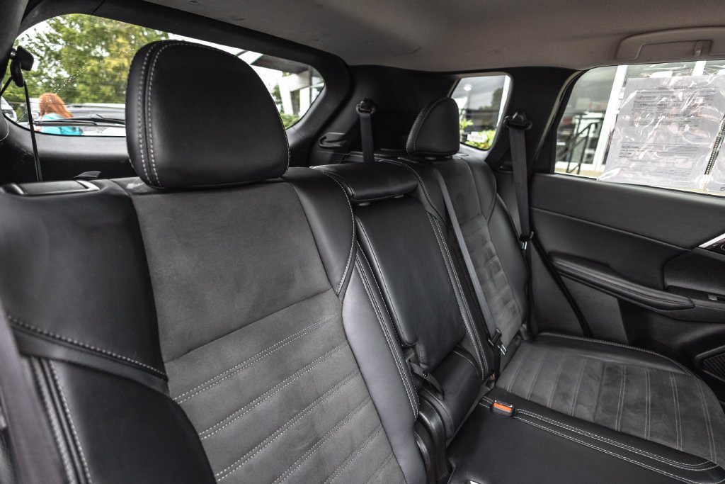 Used 2025 Mitsubishi Outlander SE FWD image 30