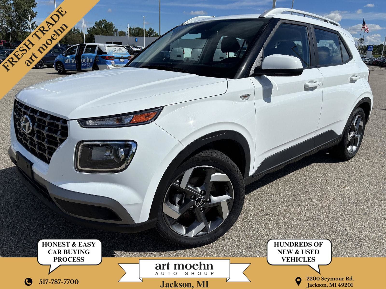 Used 2025 Hyundai Venue SEL FWD image 1