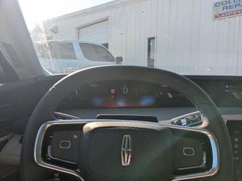 New 2025 Lincoln Nautilus Reserve image 24