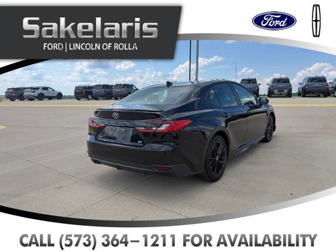 Used 2025 Toyota Camry SE FWD image 5