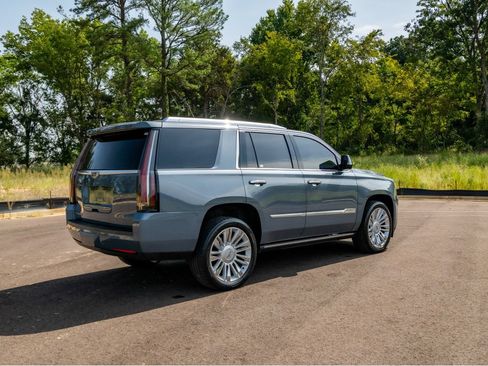 Used 2016 Cadillac Escalade Platinum RWD image 6