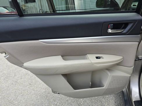 Used 2014 Subaru Outback 2.5i Premium w/ Moonroof Package image 11