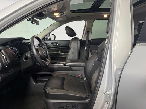 Used 2024 Nissan Pathfinder SL w/ SL Premium Package FWD image 20