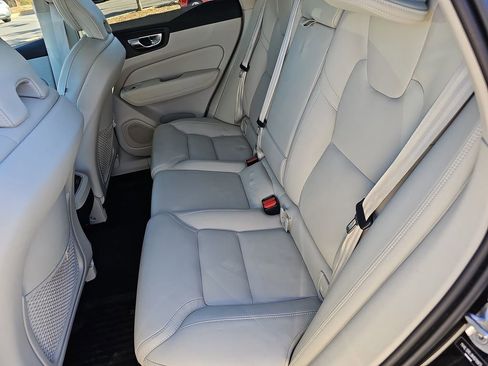 Used 2022 Volvo XC60 B5 Inscription w/ Advanced Package image 17
