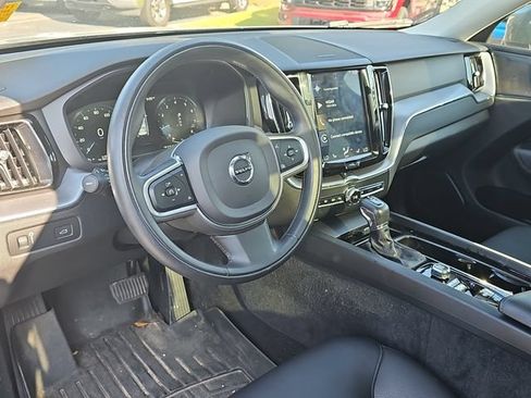 Used 2019 Volvo XC60 T6 Momentum w/ Multimedia Package AWD/4WD image 11