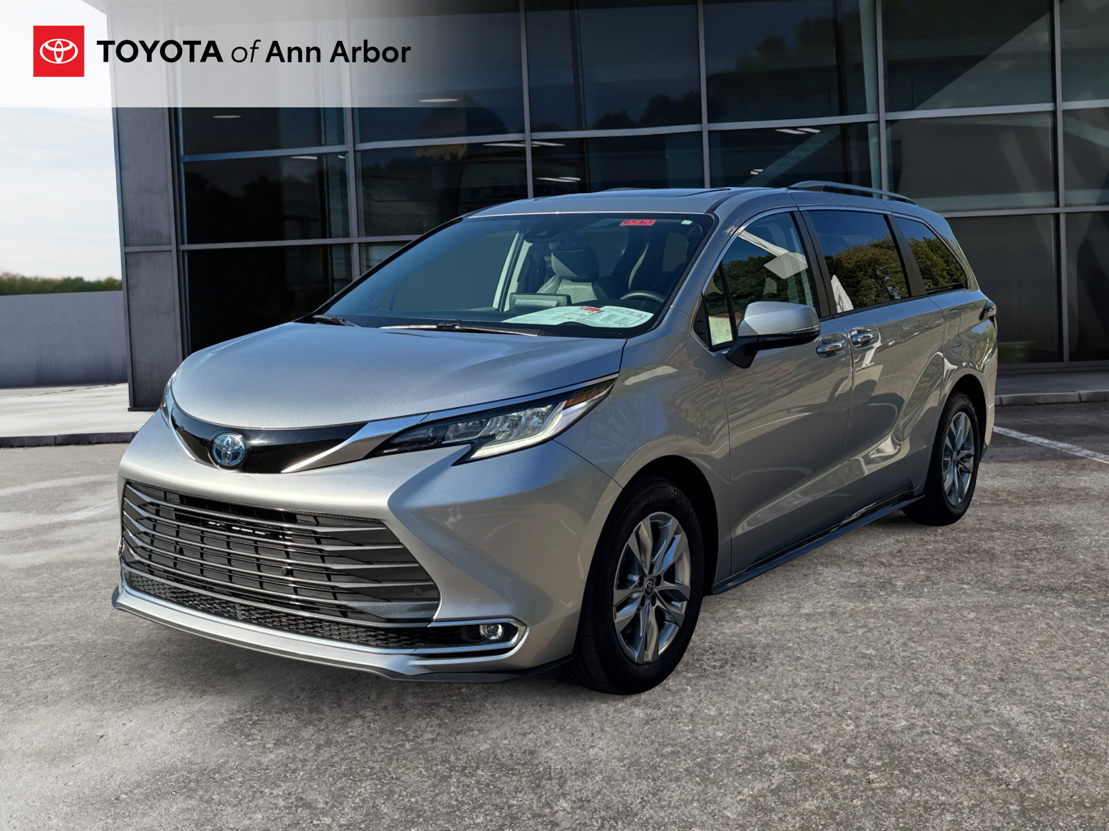 Used 2023 Toyota Sienna Limited AWD/4WD image 9