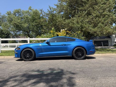 Used 2019 Ford Mustang GT Premium w/ GT Performance Package RWD image 5