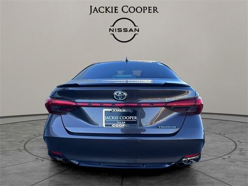 Used 2019 Toyota Avalon Touring image 4