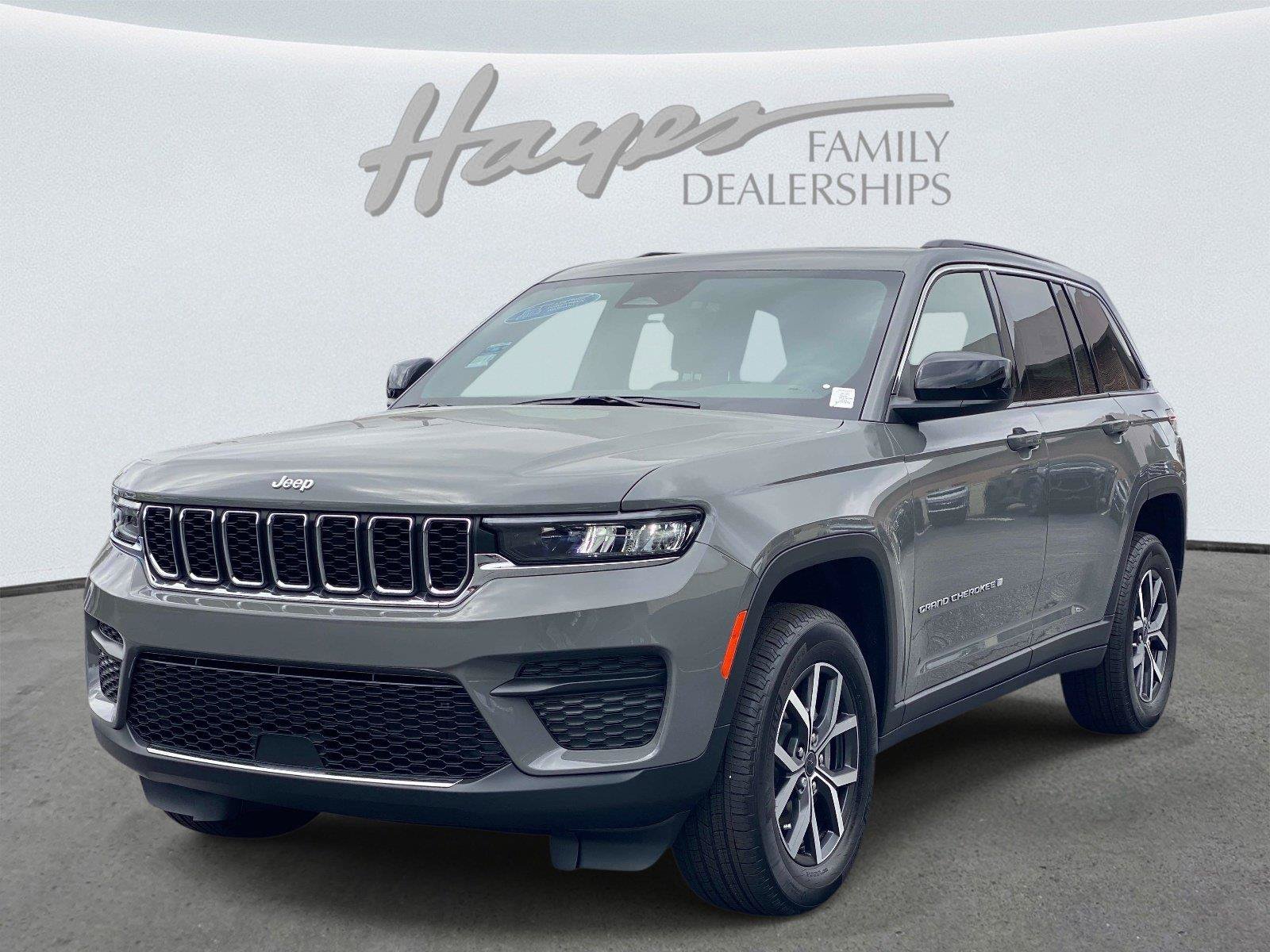 New 2027 Jeep Grand Cherokee Laredo X RWD image 6