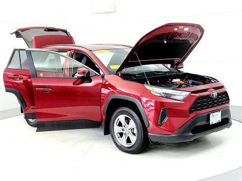 Used 2025 Toyota RAV4 XLE image 12