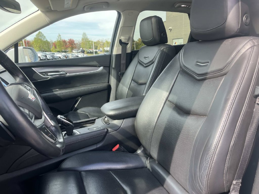 Used 2017 Cadillac XT5 Luxury w/ Driver Awareness Package FWD image 26