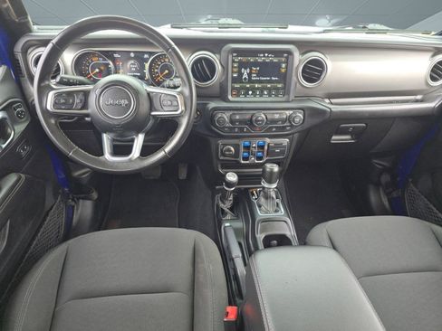 Used 2019 Jeep Wrangler Unlimited Sahara image 27