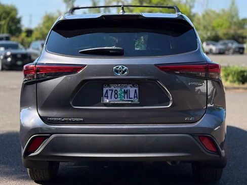 Used 2020 Toyota Highlander XLE AWD/4WD image 4