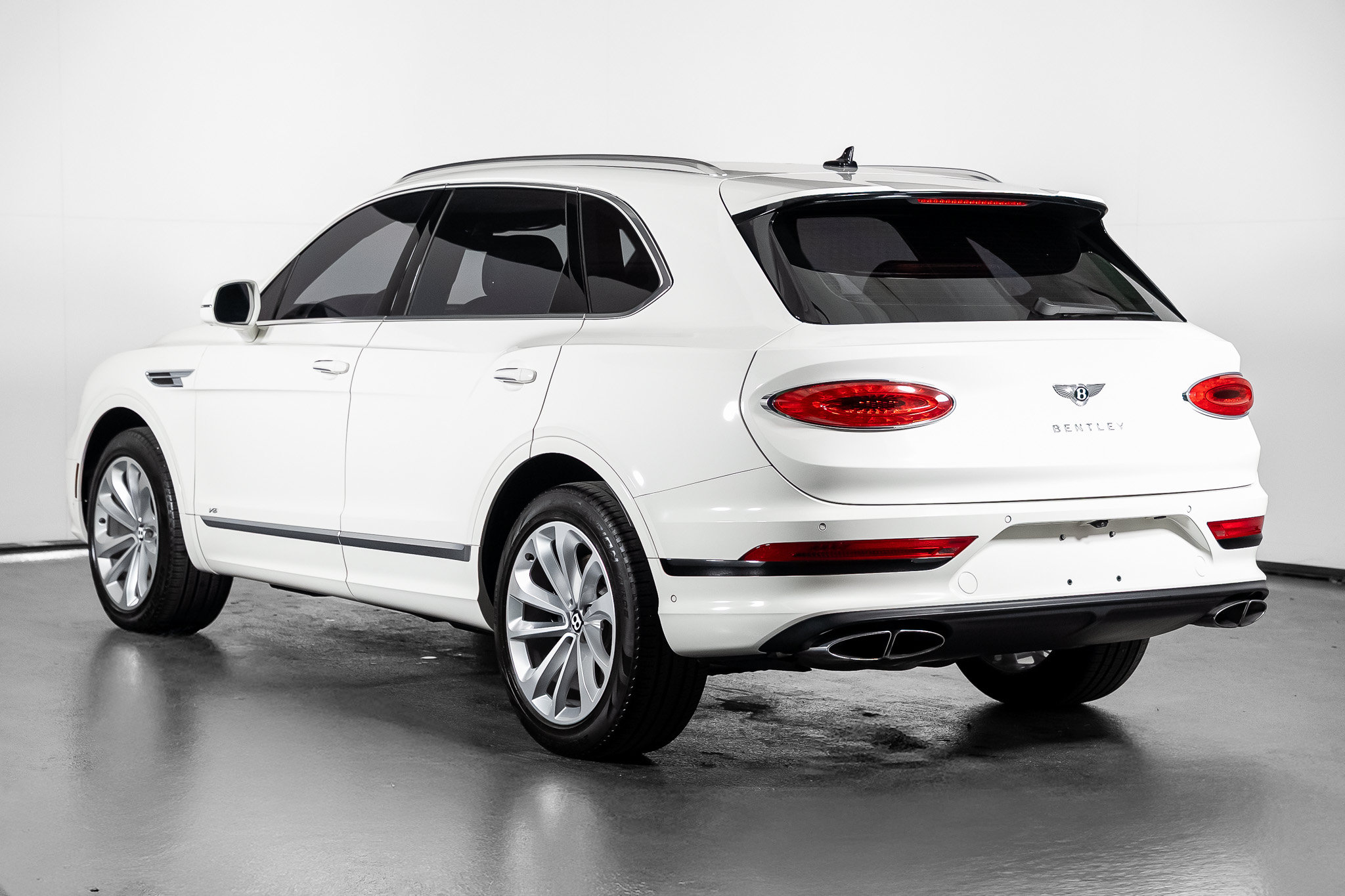 Used 2022 Bentley Bentayga AWD/4WD image 21
