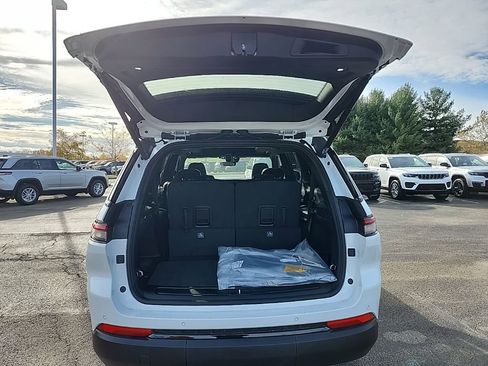 New 2025 Jeep Grand Cherokee L Limited w/ Black Appearance Package image 17