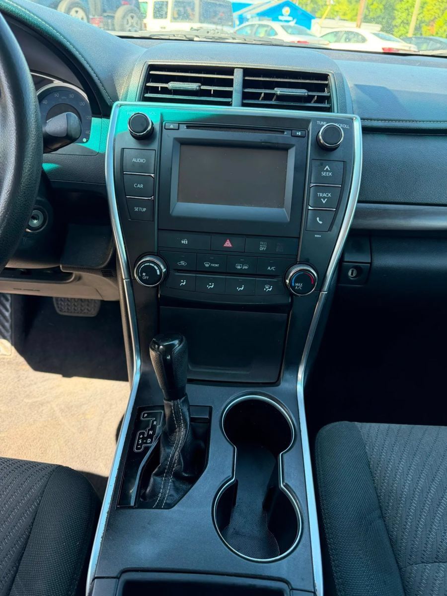 Used 2017 Toyota Camry LE FWD image 11