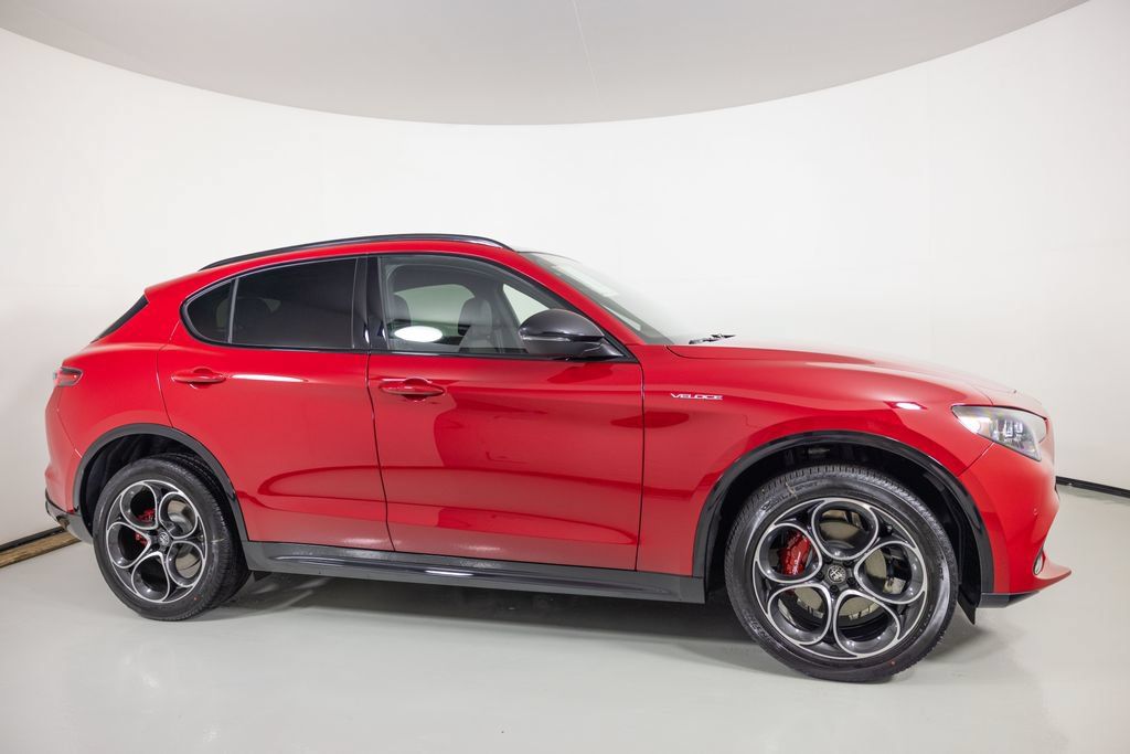 New 2026 Alfa Romeo Stelvio Sprint AWD/4WD image 3