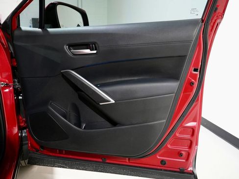 Used 2022 Toyota Corolla Cross XLE image 26