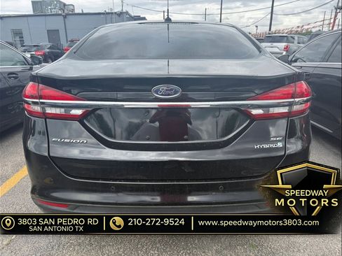 Used 2018 Ford Fusion SE w/ Equipment Group 602A FWD image 5
