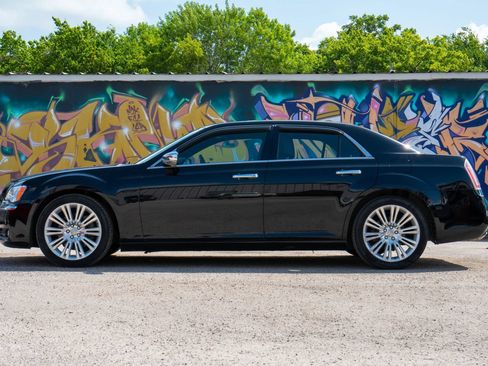Used 2012 Chrysler 300 C RWD image 6