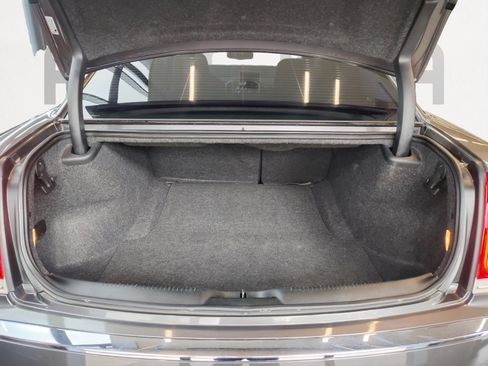 Used 2018 Chrysler 300 Touring w/ Driver Convenience Group RWD image 15