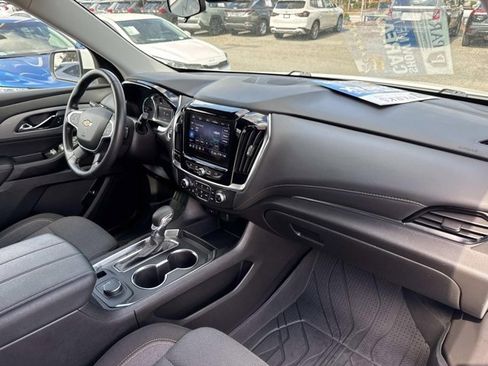 Used 2021 Chevrolet Traverse LT image 18