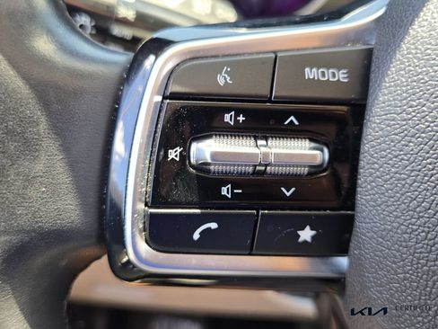 Certified 2022 Kia Carnival LX FWD image 26