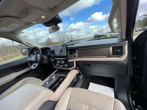 Used 2024 Ford Expedition Max Limited image 11