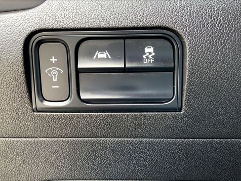 Used 2023 Kia Sorento LX image 32