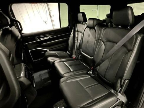 Used 2022 Jeep Wagoneer Series II AWD/4WD image 23