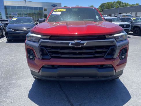 Used 2025 Chevrolet Colorado LT w/ LT Convenience Package AWD/4WD image 2