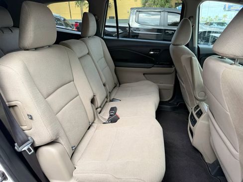 Used 2017 Honda Pilot EX image 16