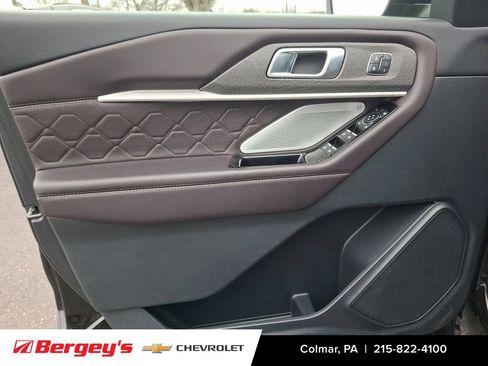 Used 2025 Ford Explorer Platinum w/ LUX Leather Package AWD/4WD image 17